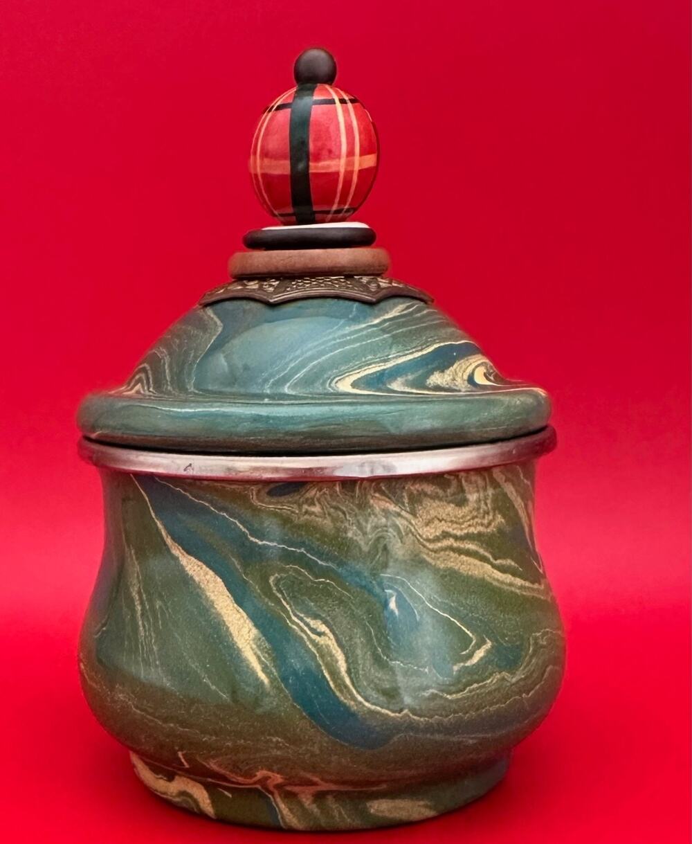 Camp Mackenzie Childs Victoria And Richard Enamel Marbelized Green Swirl Pot